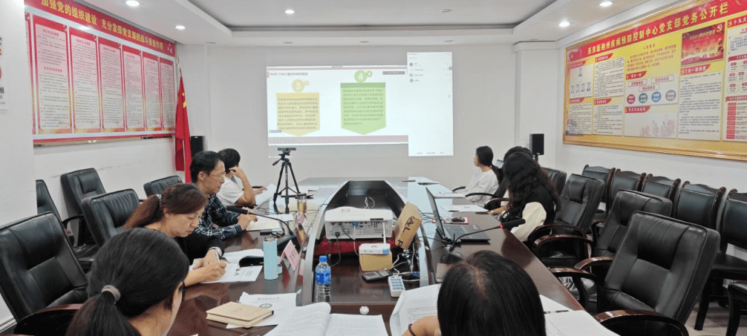 本次毕业论文开题报告会主要包括学生汇报和专家点评提问两个环节。4名实习生以ppt形式围绕论文选题依据