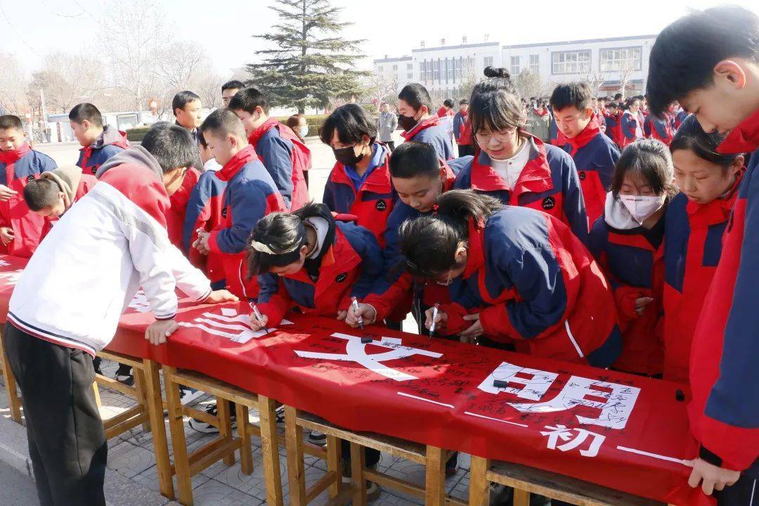 高密各学校"向雷锋同志学习"活动丰富多彩!_主题_弘扬_少先