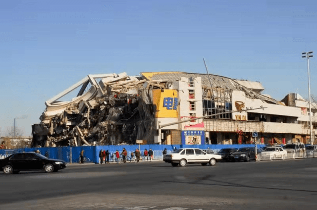 银地大厦是长时间从不同角度,跟拍同一地物变迁,通州四块基石是东西