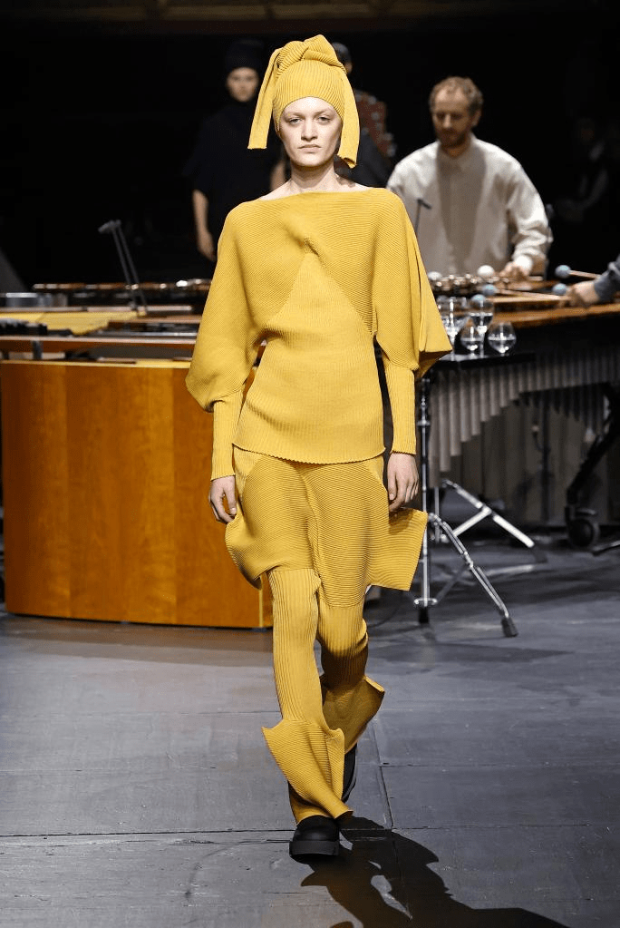 巴黎时装周——三宅一生发布秋冬新品成衣_品牌_新华社_法国巴黎