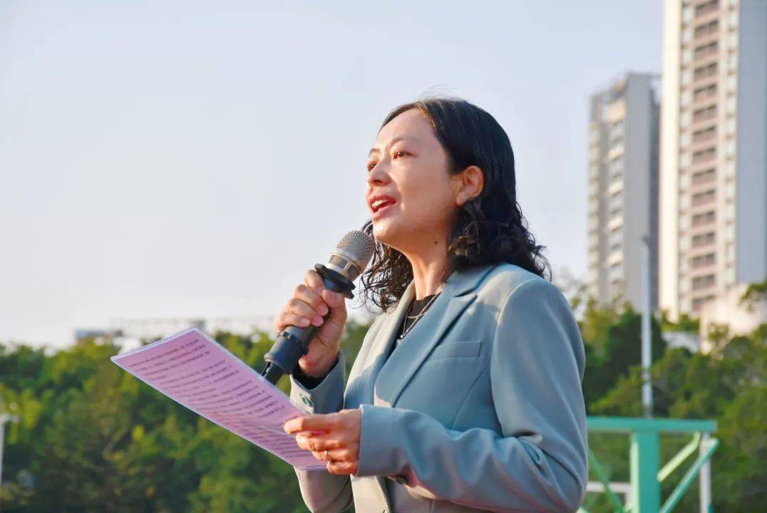 升旗仪式丨王淑琴:严格自律扬正气,勠力追梦续新篇_手机_孩子_同学