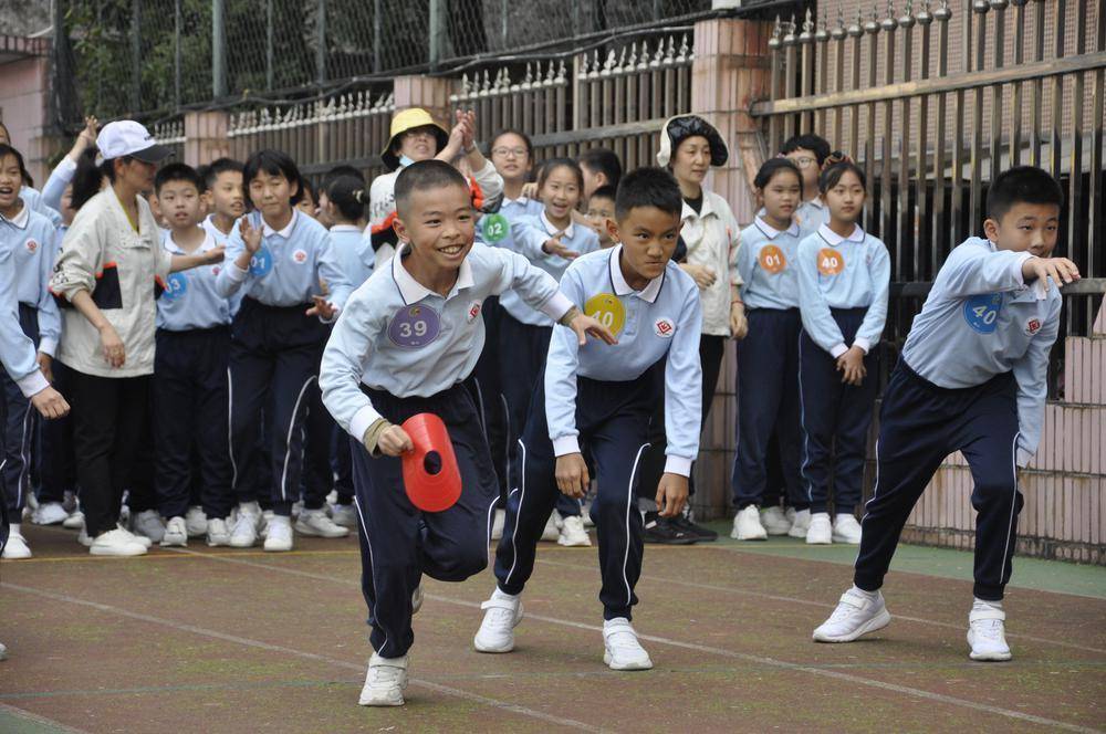 桂花岗小学校长图片