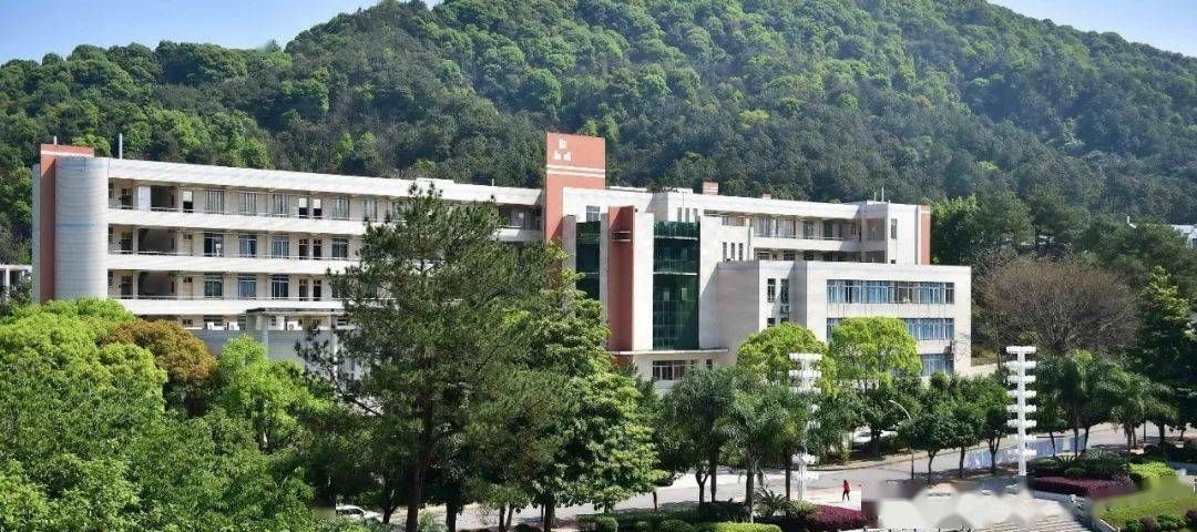 3月3日,广东松山职业技术学院官网发布《我校举行广东信息职业技术