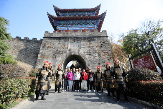 【如画·陕菜】游水乡老街相逢甘旨渔全国，赏樱花云海悠然阁品坝坝宴