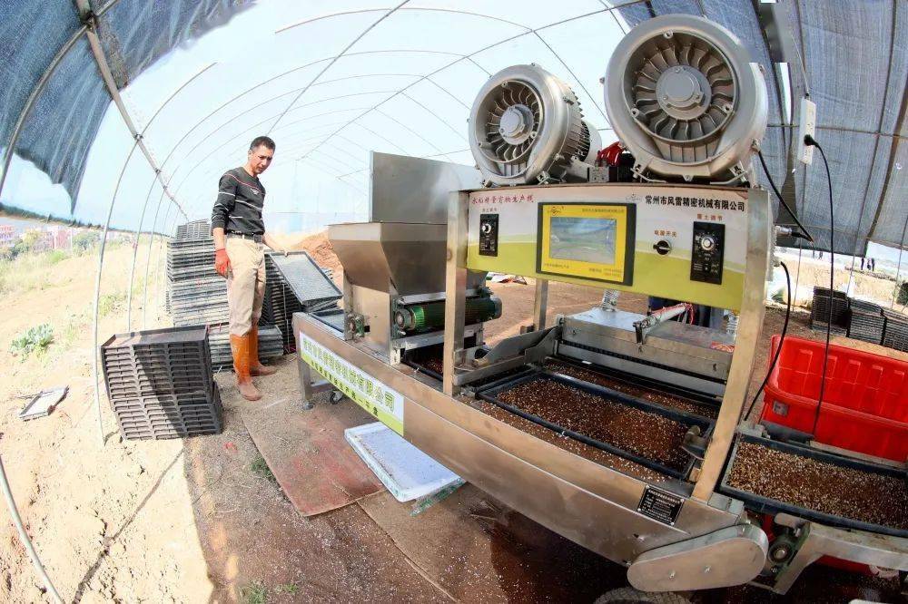 【头条】英都镇引进南安首台水稻精量育秧生产线!开启播种新模式!