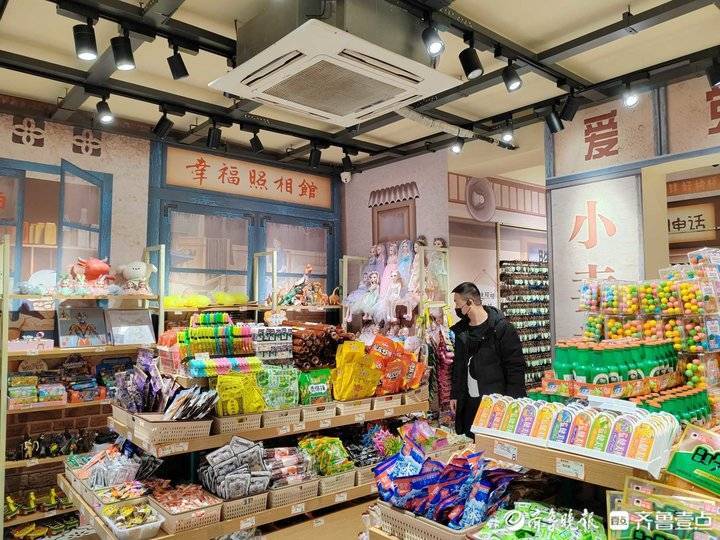 主打“情怀牌”，童年杂货店现身济南陌头，部门商品被吐槽价格高