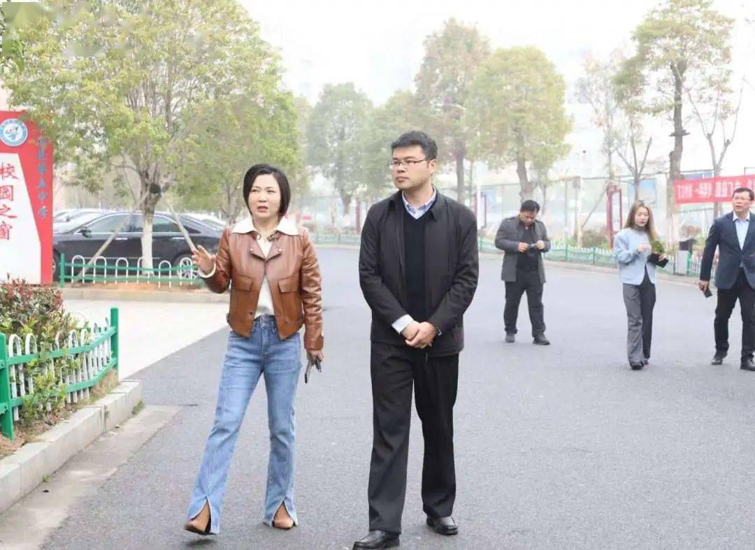 3月9日,县委副书记,县长谢淘深入分宜五中,调研教育高质量发展工作