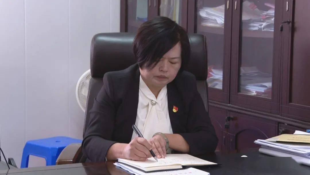 惠来县华侨中学校长,党总支书记吴惠兰:从教三十年感触还是挺深的