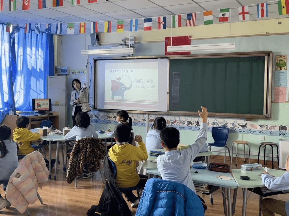 诚功快讯|崂山所在青岛白珊学校ipc3班开展"你好,法律"双语法律公益小