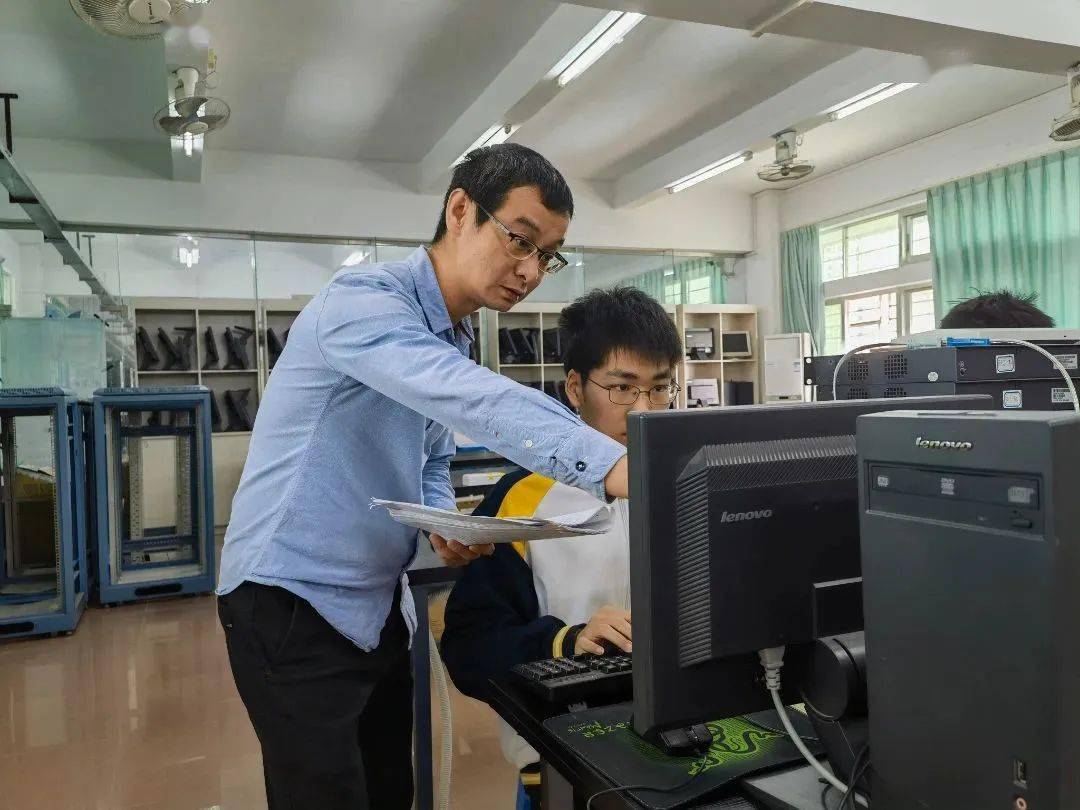 【名师风采】江门一职翁建勋:助中职学子登上"国赛"领奖台_专业_广东