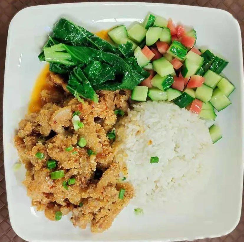 粉蒸肉盖饭宫爆鸡丁尖椒炒猪拱嘴西红柿炒蛋香干肉丝香菇上海青蒸笼