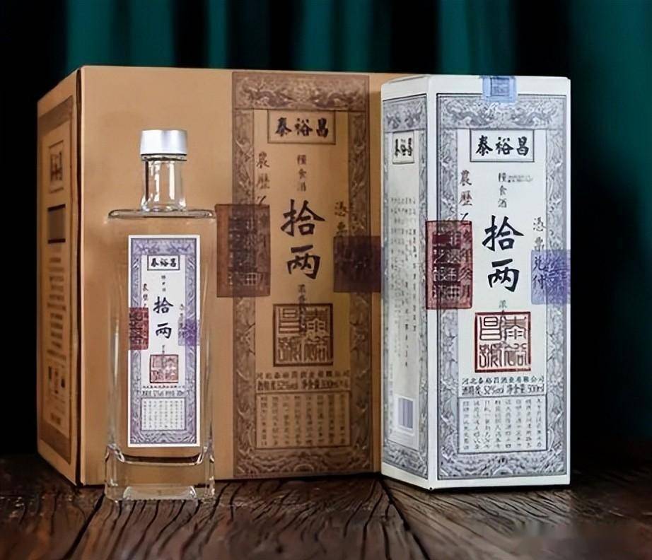 就连它的保准都是泥窖民国风的包装,所以看起来酒很有历史感