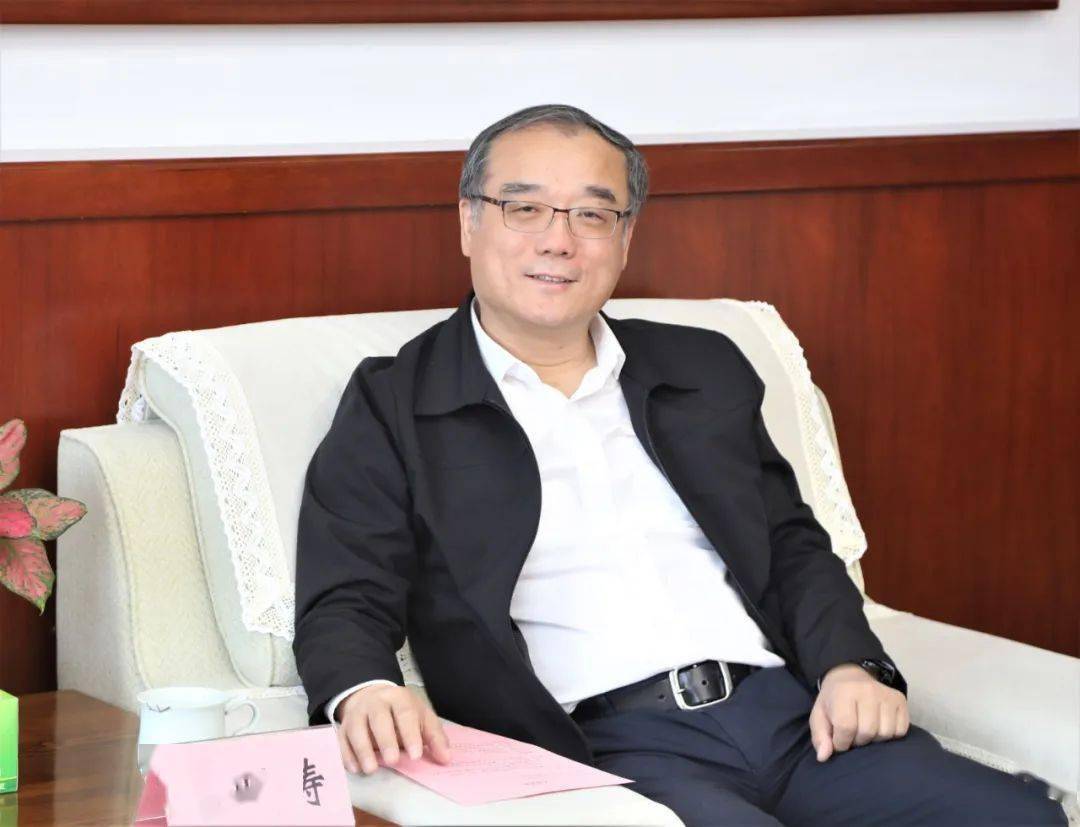 3月13日,邹平市委书记吕明涛在政务中心会见了三维海容科技有限公司