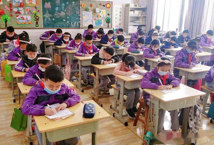 胶州市振华教育集团振华小学开展硬笔书法比赛活动_生活_字迹_班里