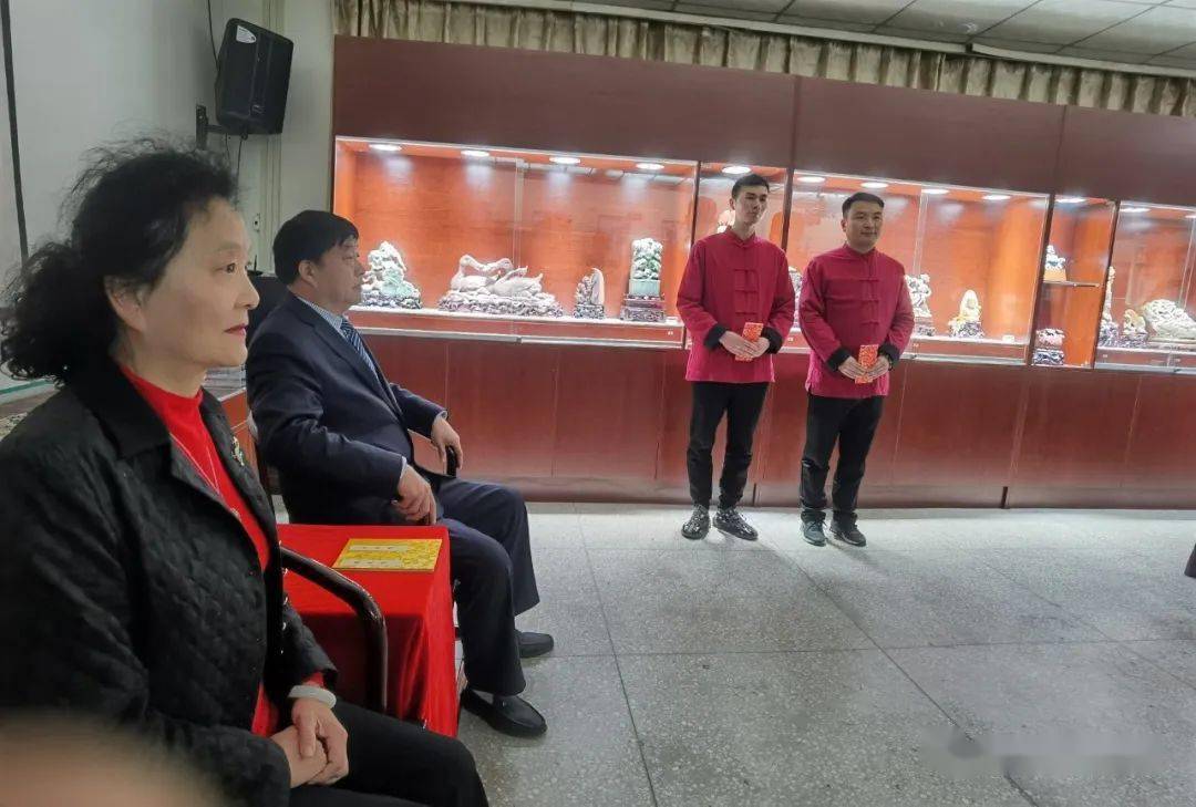 中国工艺美术大师王冠军喜收两名爱徒_河南省_技艺_民间