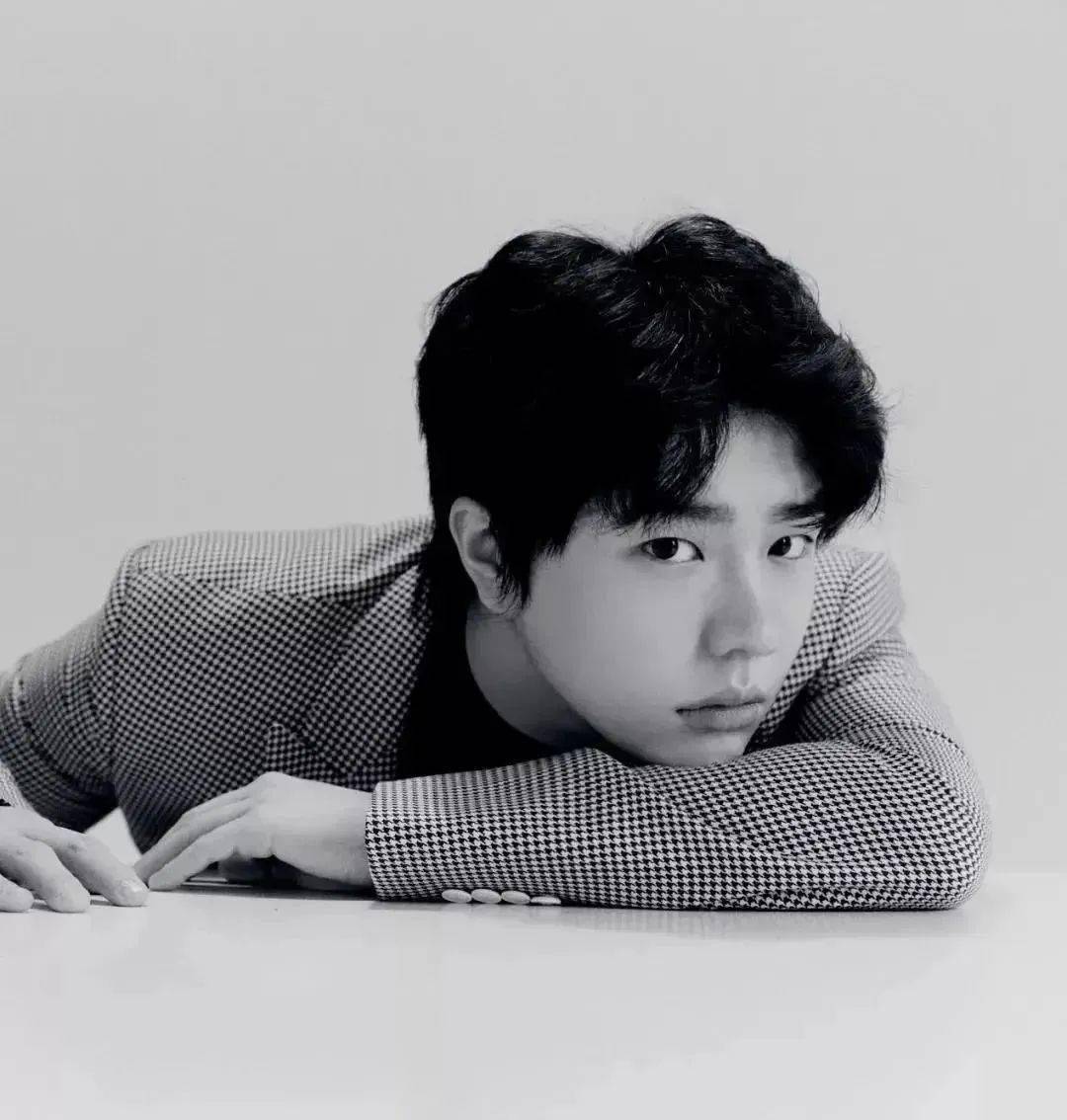 "柔美与铿锵","梦境与现实",calvinluo 再战巴黎时装周