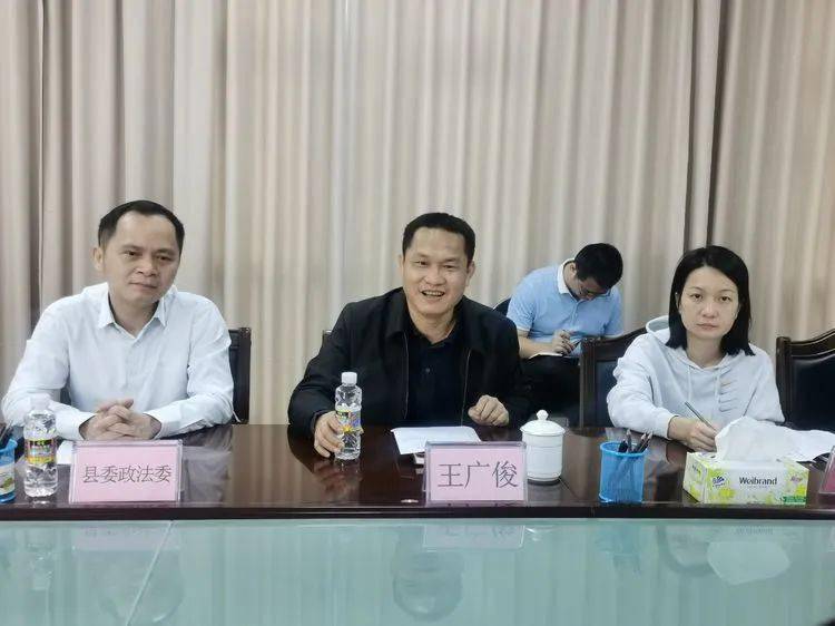 澄迈县委常委,宣传部部长王广俊接待来访群众