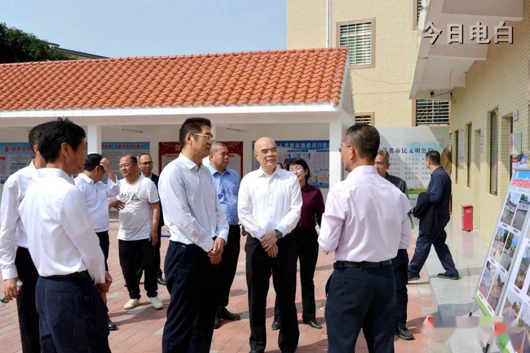 区委书记谭剑锋,区委常委,常务副区长吴伟华,副区长,区公安分局局长