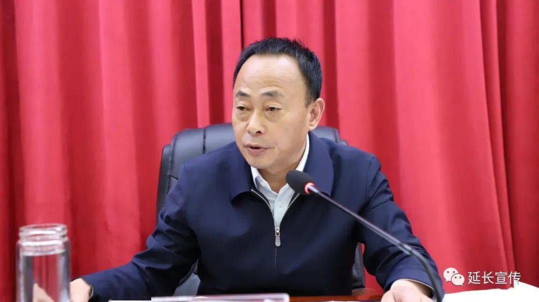 延长县委常委,副县长马占民出席会议.