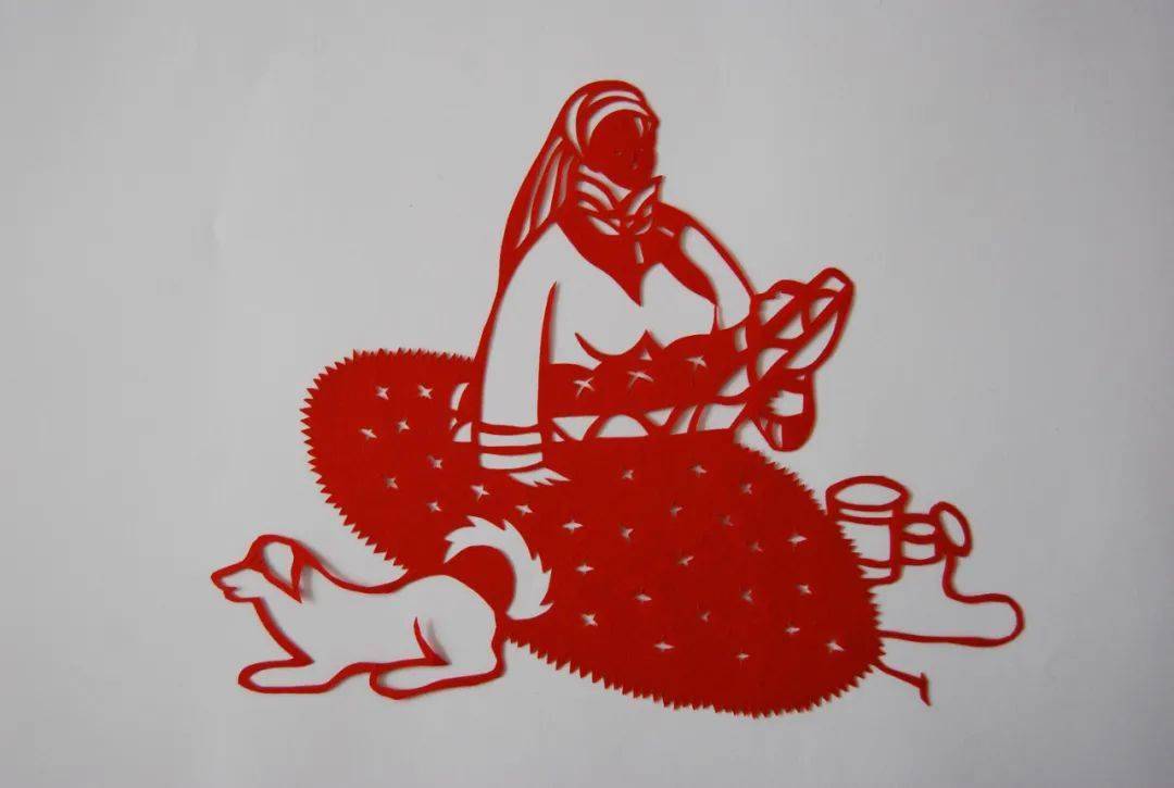 鄂伦春族剪纸艺术成为民族传统文化艺术的重要组成部分,在鄂伦春族