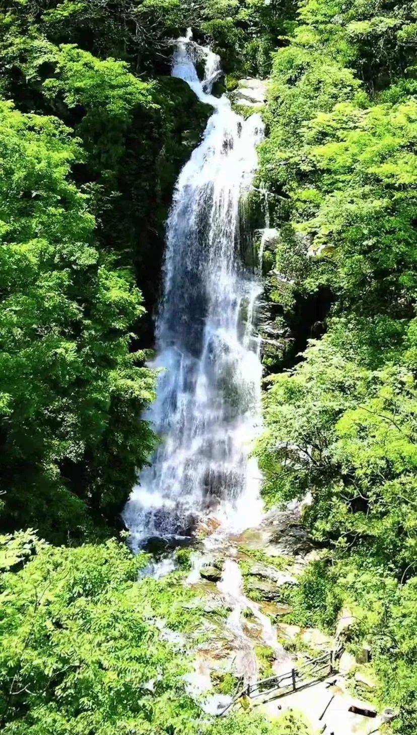 大熊山瀑布图片