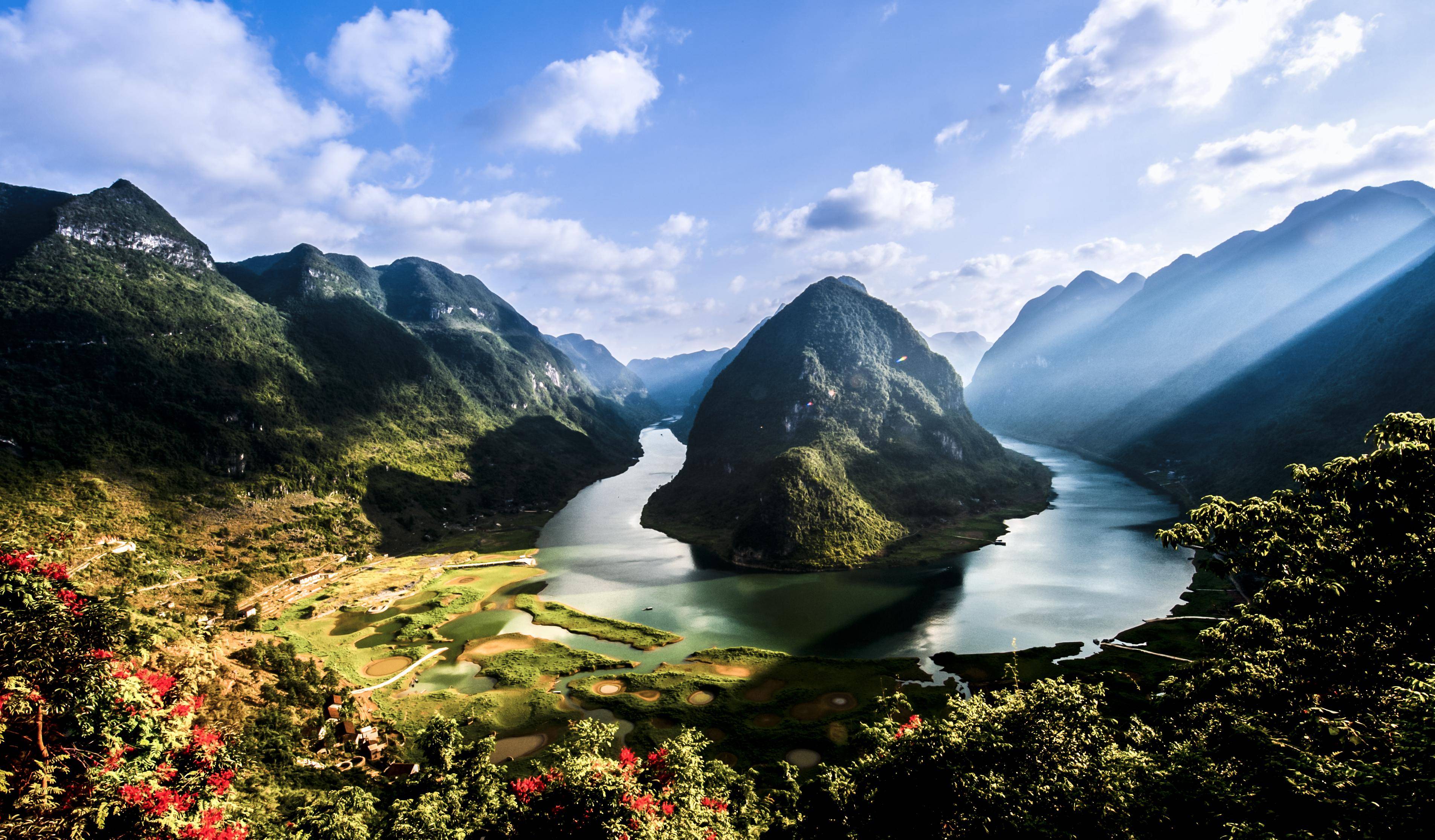 红水河被誉为广西母亲河,在东兰县境内流过115公里,在这百余公里的