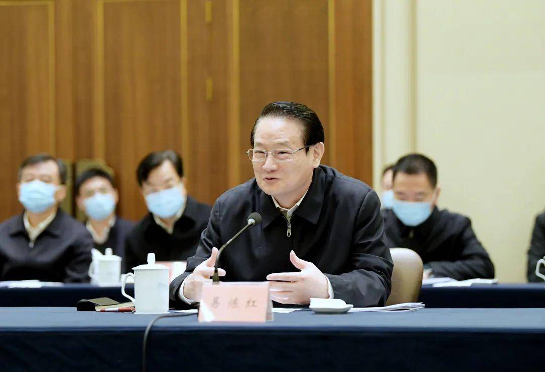 易炼红代表浙江省委,省政府对上海市党政代表团来浙江考察表示欢迎,并