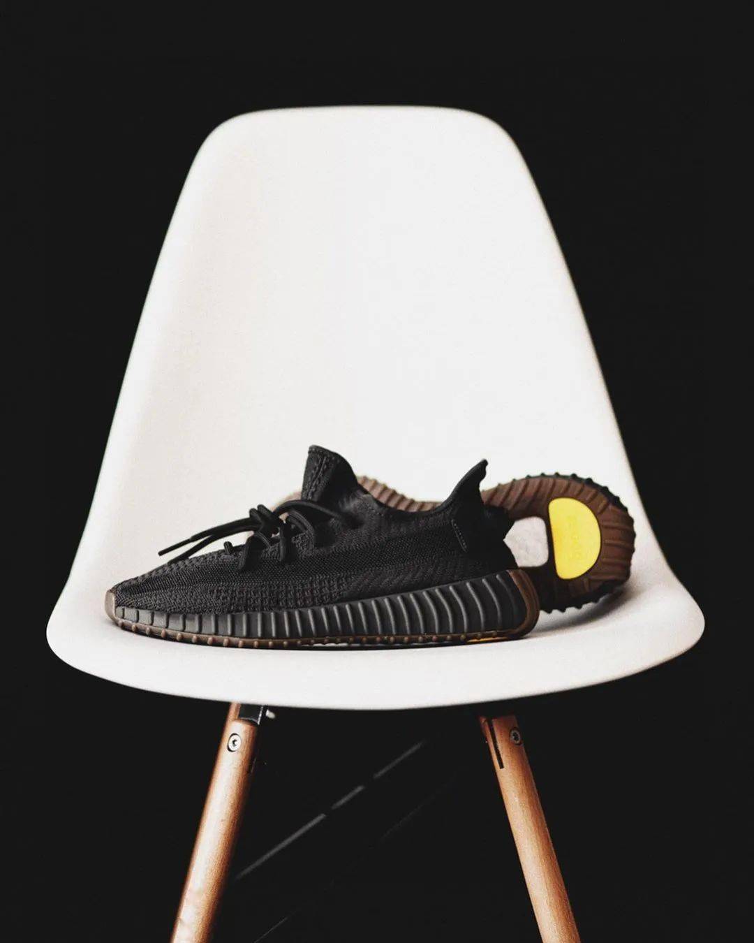 yeezy「清库存」预警!十几双发售计划泄露!「天价初代」要来了?