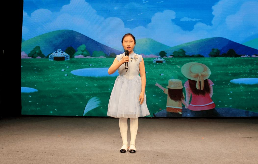 《用目光倾听》朗诵:孙雨桐《英雄》朗诵:姚尚均,张沐妍,王冠迪,姚圣