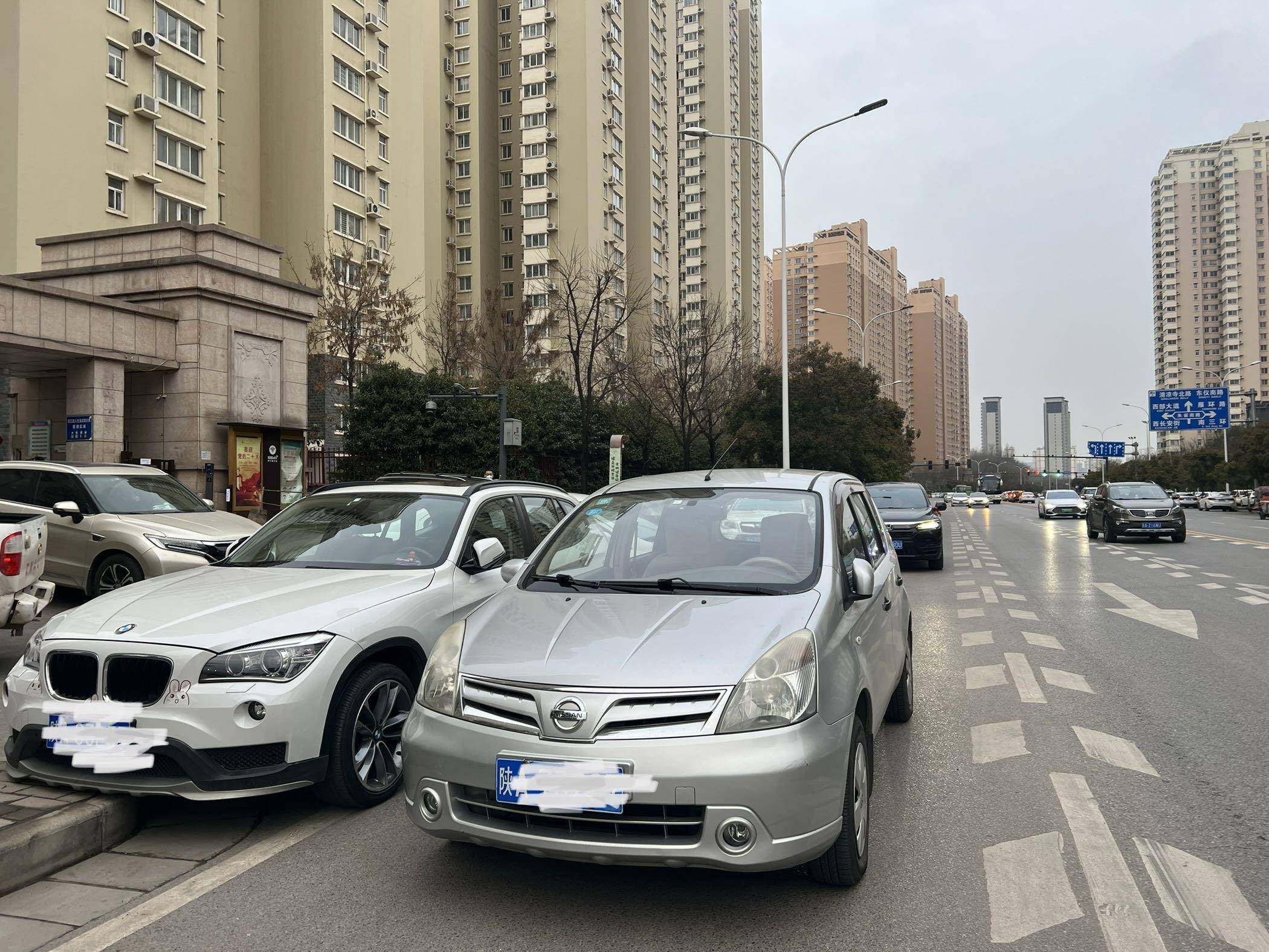 【图集】比泊车还难的是挪车 网传挪车攻略能否靠谱？记者体验