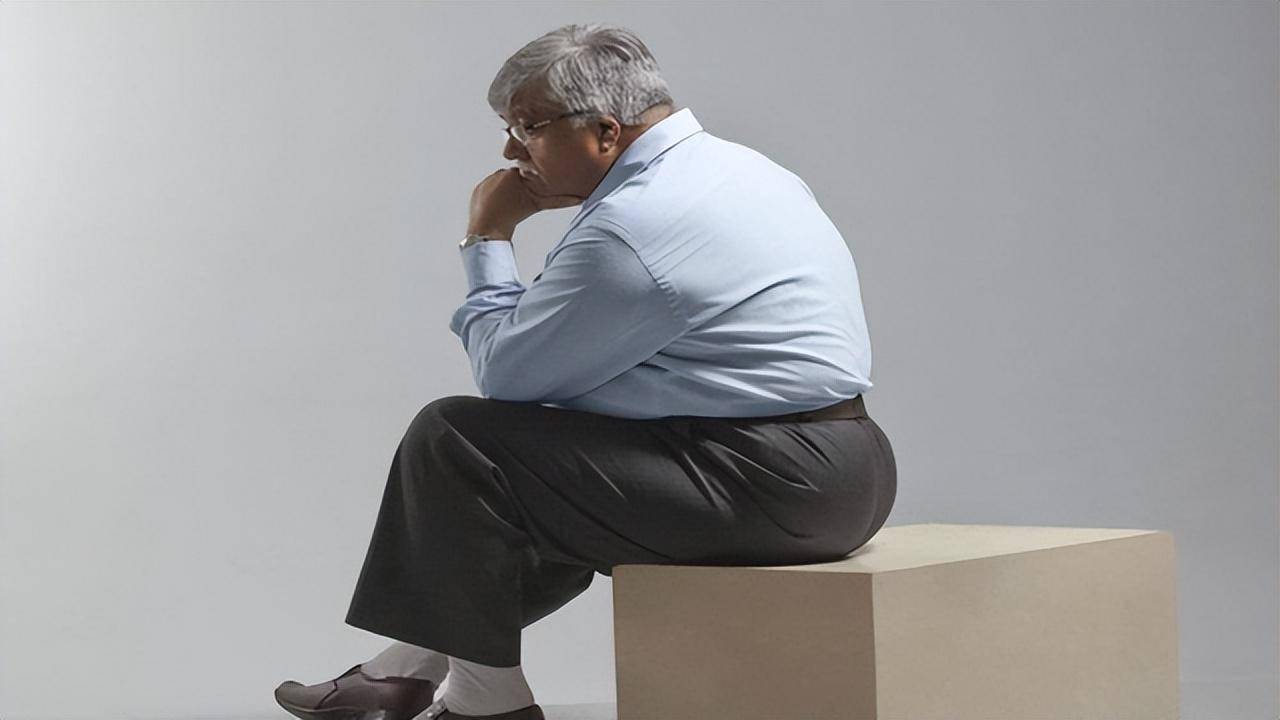 会影响内分泌因素的人容易发胖,还会直接影响植物神经和精神,导致肥胖