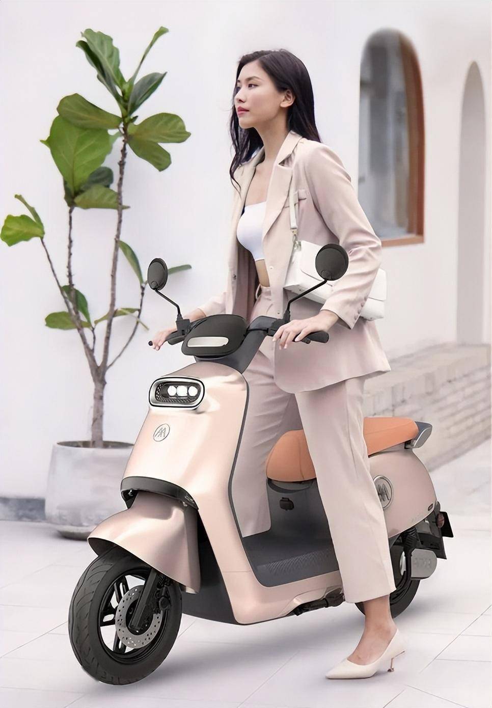 爱玛拉斐电动车全新上市 复古优雅 时尚出街的智行挚友_搜狐汽车_搜狐