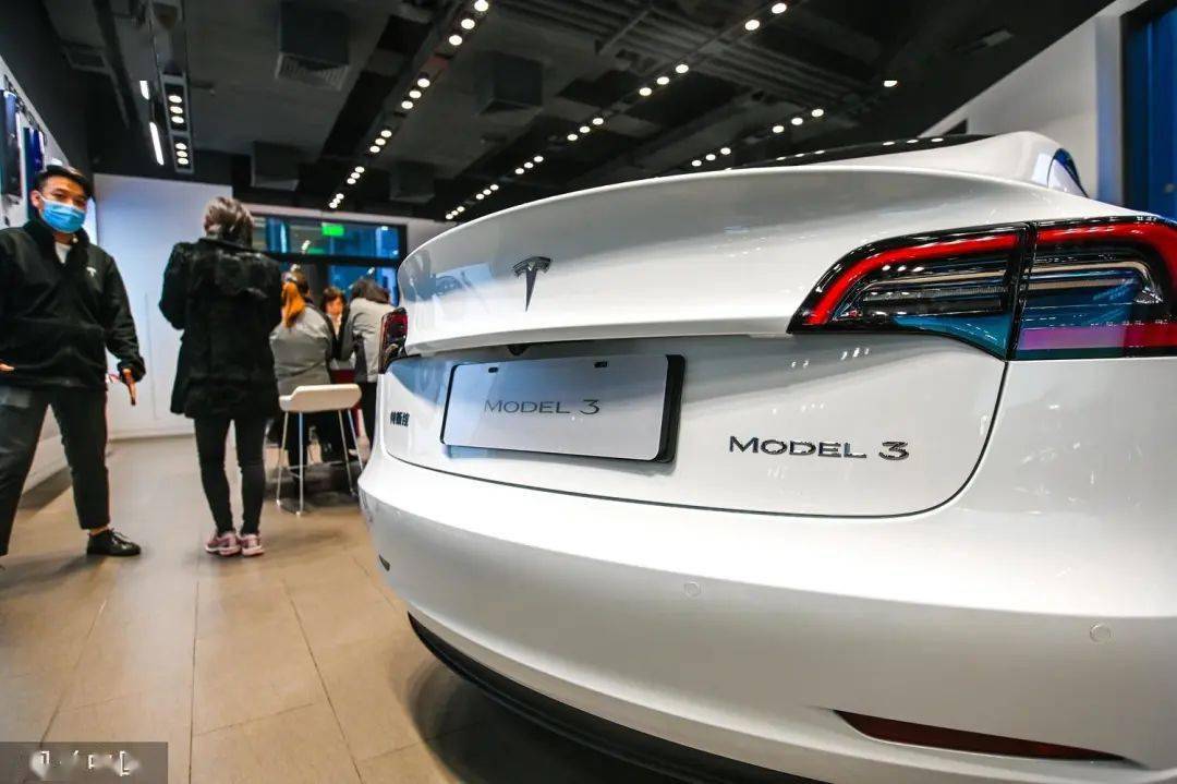 特斯拉model 3 圖片來源:視覺中國乘聯會數據顯示,今年1-2月,特斯拉