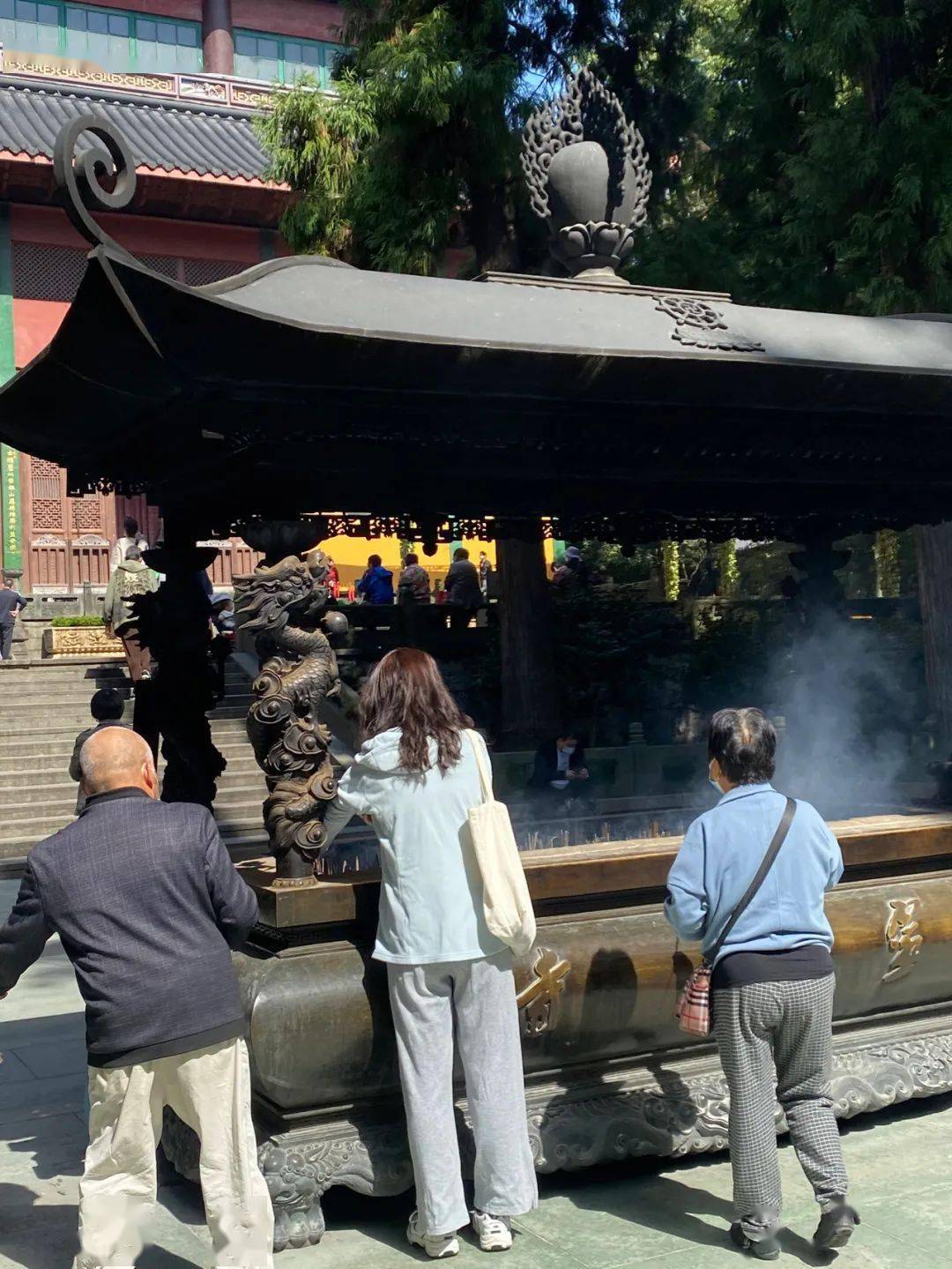 第一批00後,已出家_寺廟_靈隱寺_文殊院