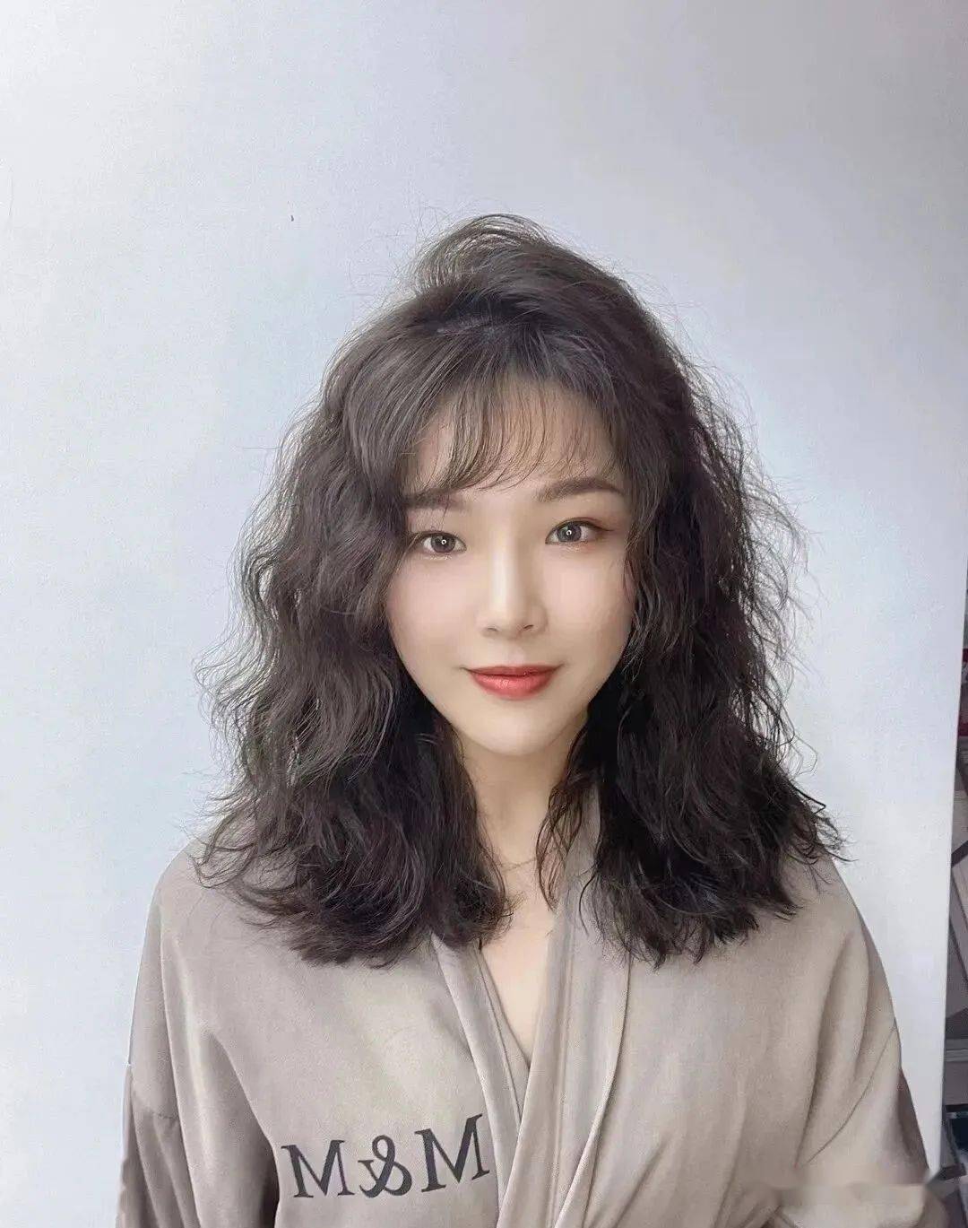 2023"烫染剪"35款._发型_中国_人类