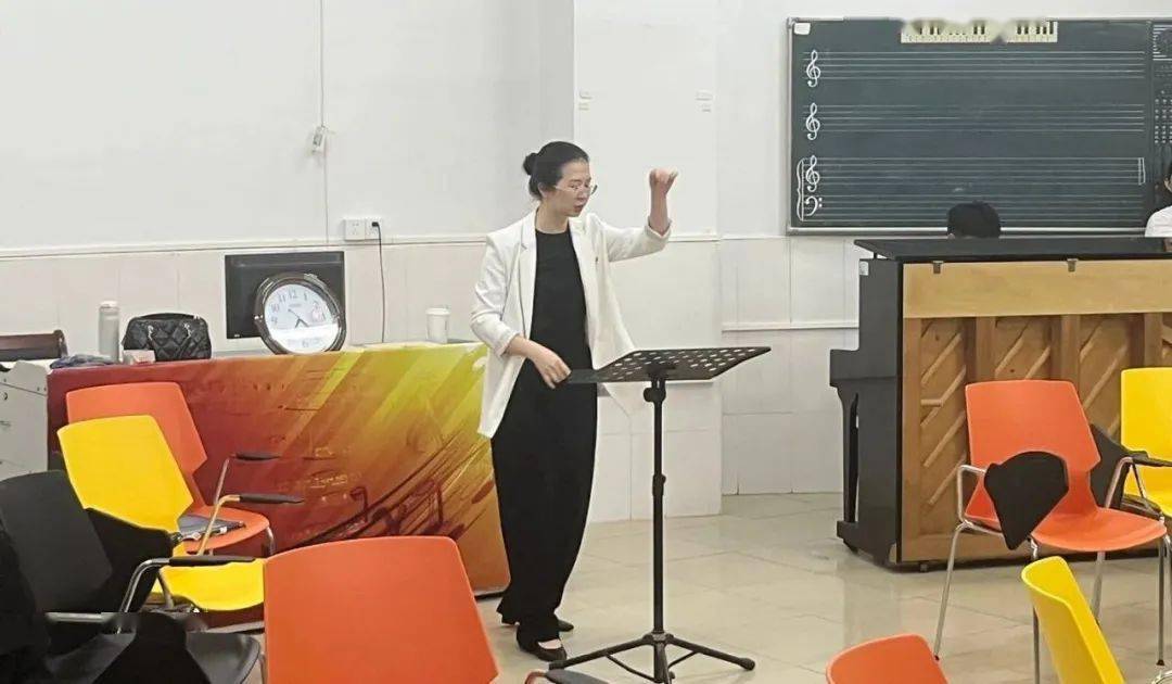 左静老师合唱校本课程△张丽君老师舞蹈校本课程△何旭莹老师乡剧
