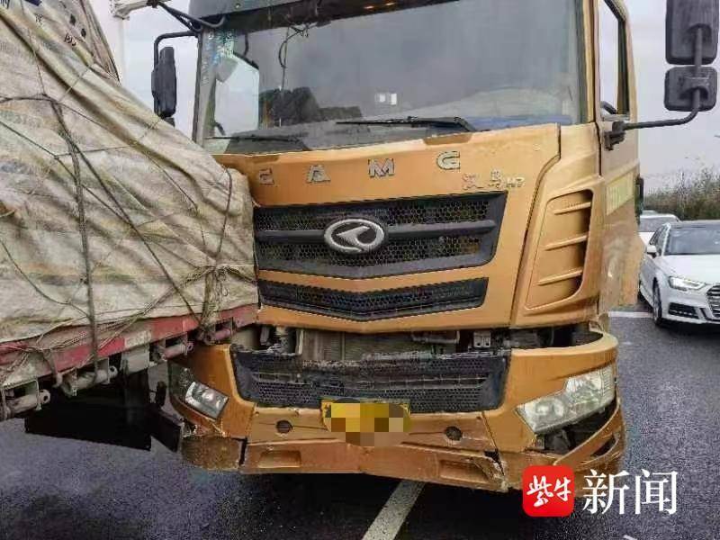 后方货车跟车距离太近，一头撞上前方大货车 前车 驾驶员 后车