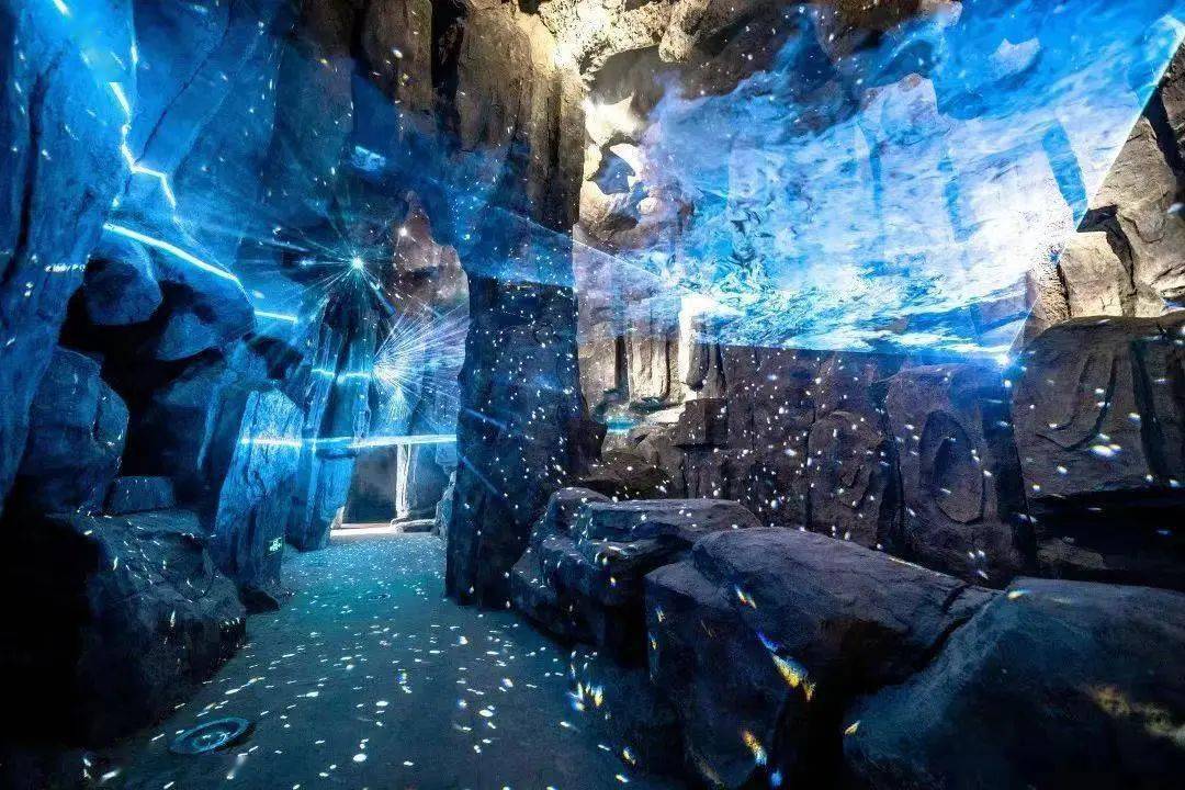 南京"一苇渡"石窟光影艺术馆试运营,创新光影技术打造炫酷视觉体验