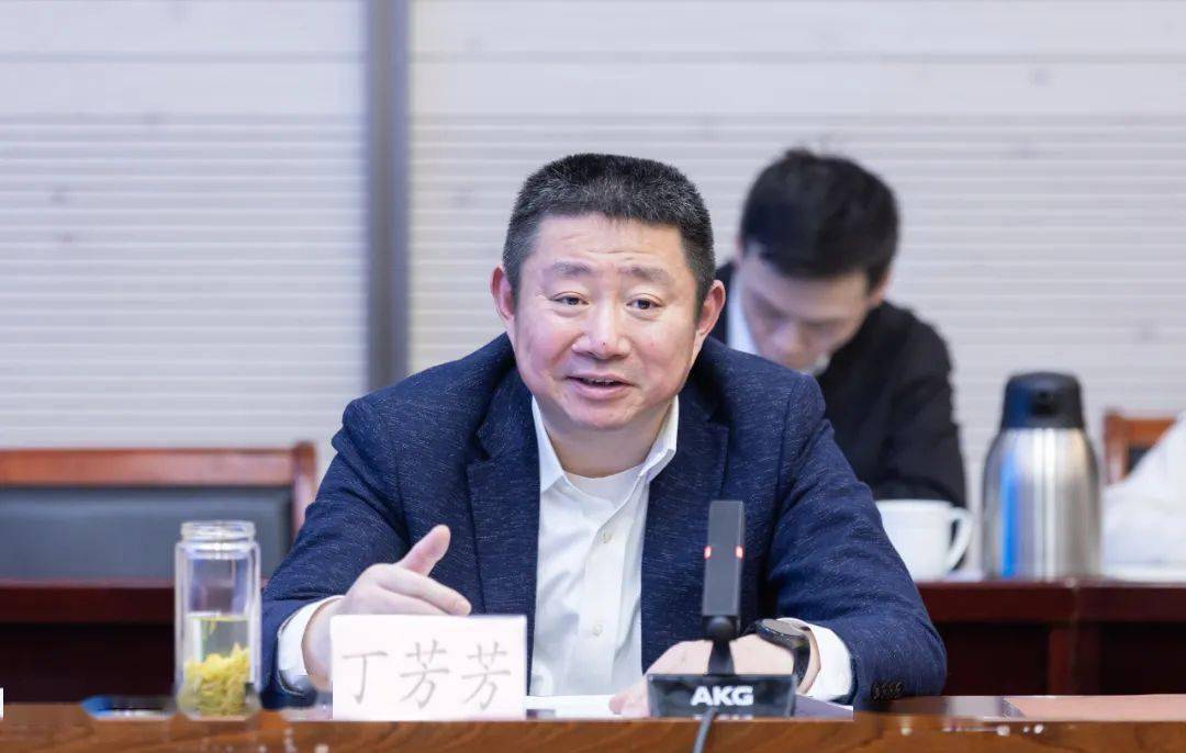 会上,湖州沙力电子商务有限公司副总经理吕一帆,湖州汇客隆超市总经理