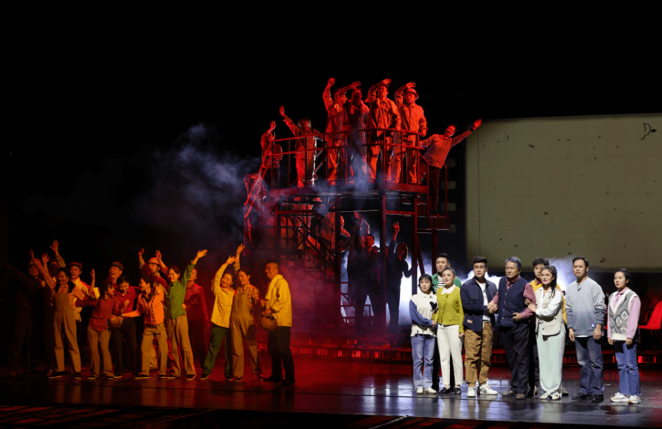 《炉火照天地》照亮北京二七剧场!_马钢人_安徽_精神