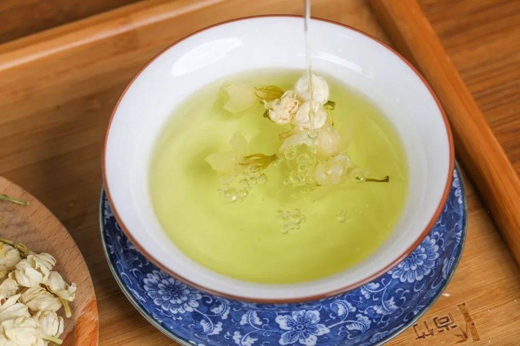 不可思议！茉莉花泡水喝，居然这么香！