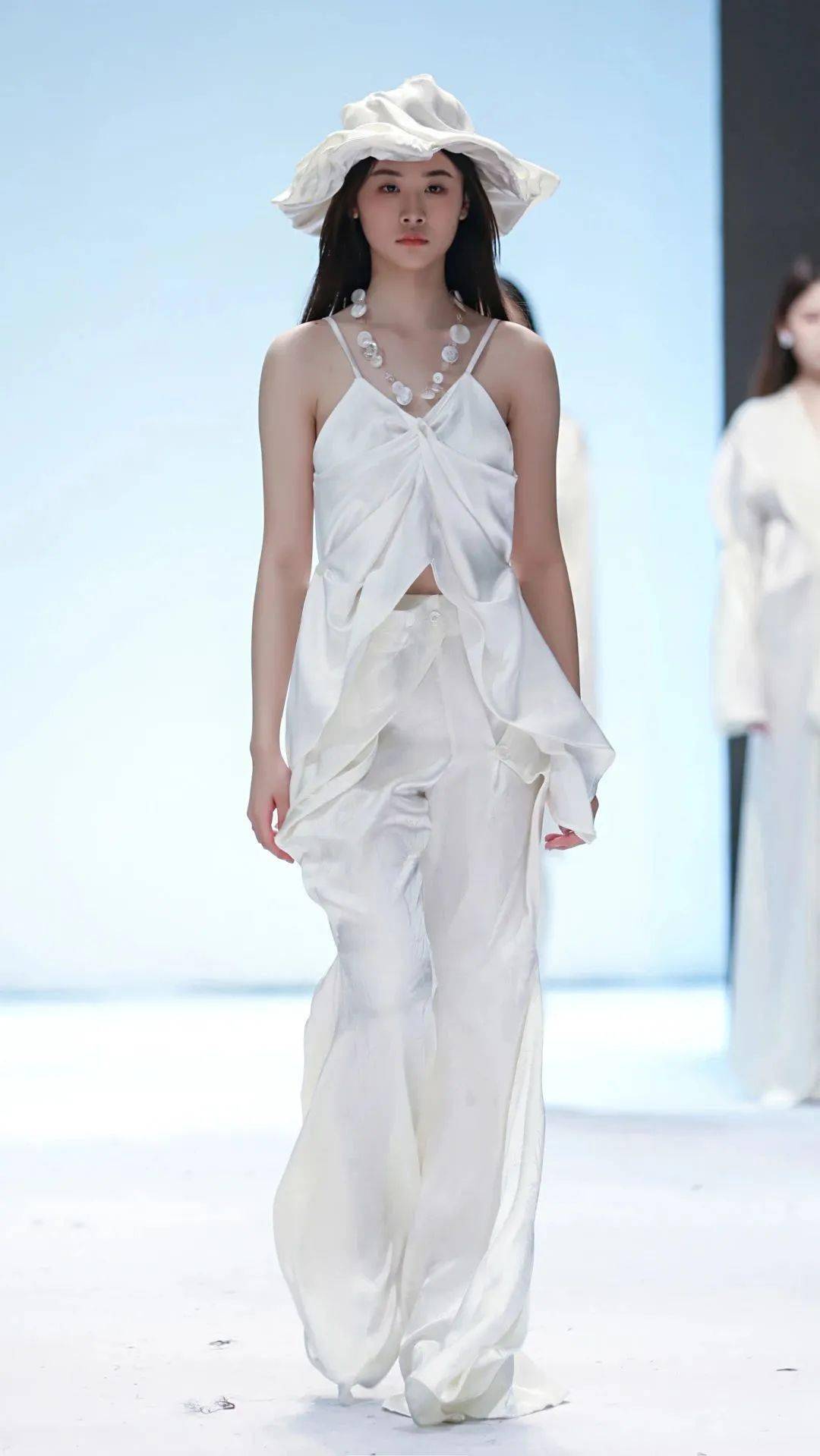 东华大学2023届服装设计方向研究生学位作品发布会全记录