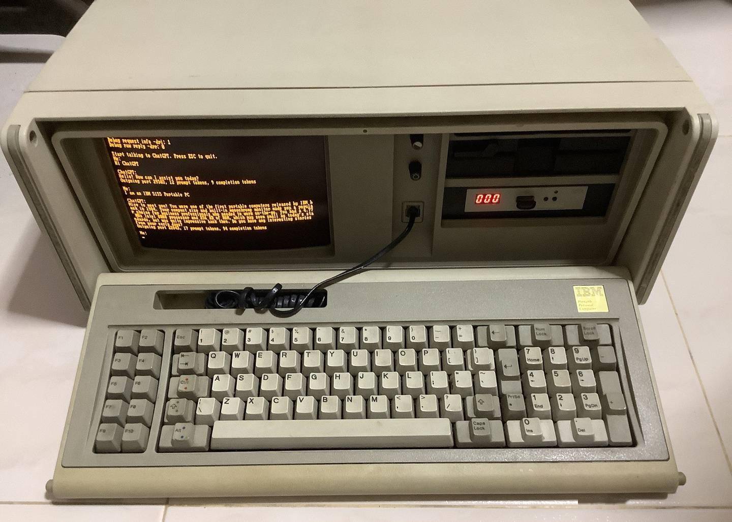 开发者曾在1984年IBM 5155 便携式电脑上 为MS-DOS系统构建一个ChatGPT客户端