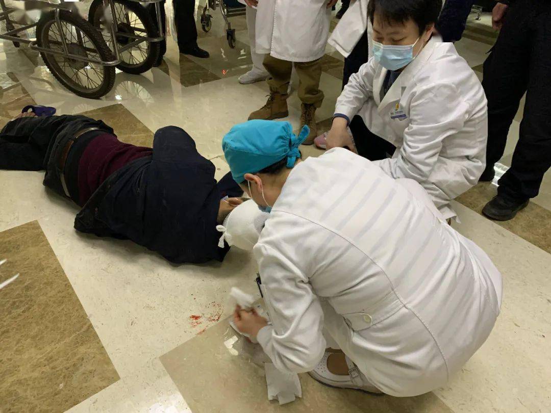 医学人文丨回龙观院区骨科门诊暖心救治,摔倒患者转危为安