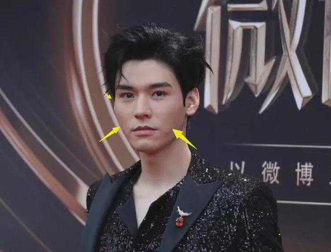 颧骨突出,搪瓷线条清晰,脸型不平整等细节融合在一起,与他精修图对比