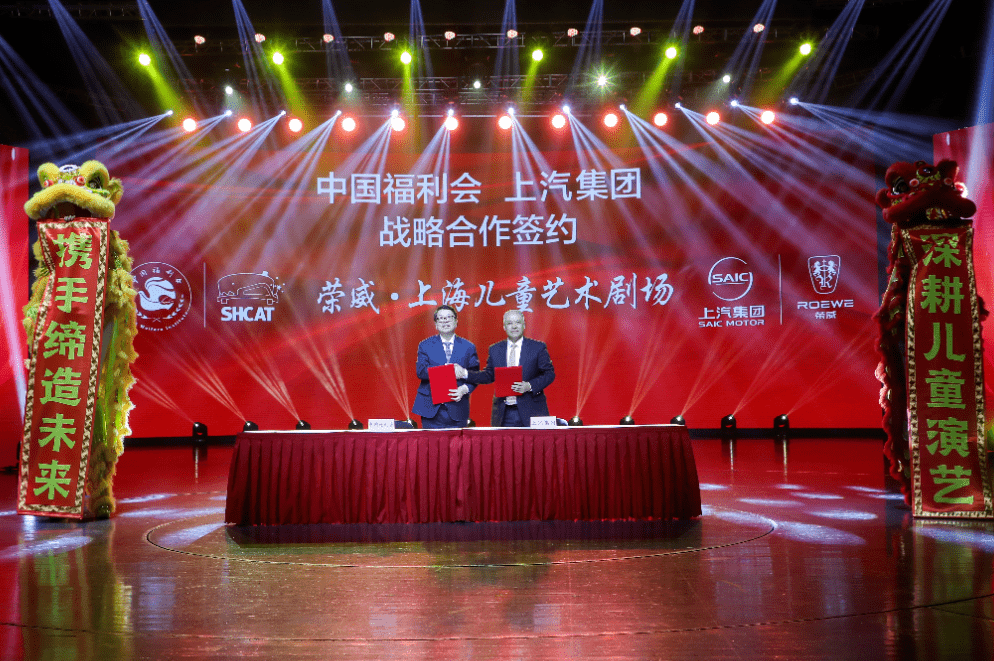 随后,张晓敏和周郎辉进行战略合作签约,开启第二轮"十年之约",即日起