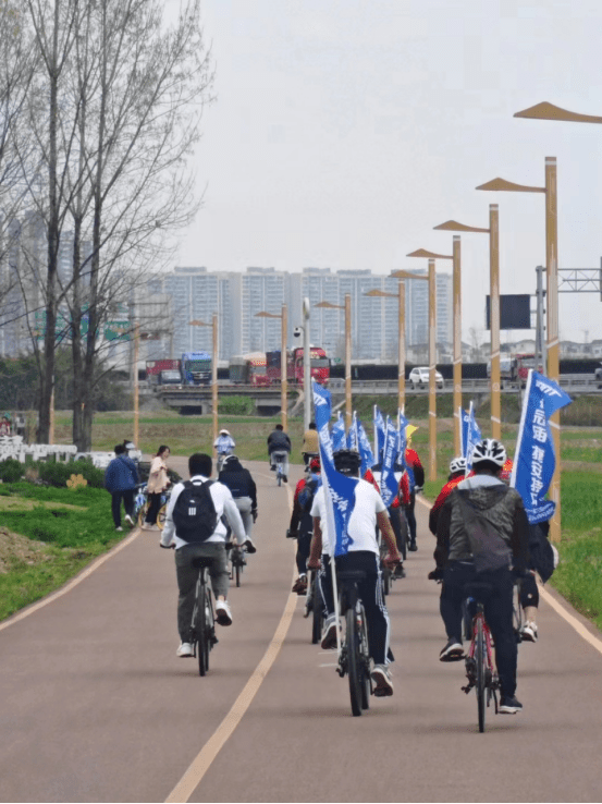 苍溪县自行车运动协会举行成都绕城绿道骑行活动