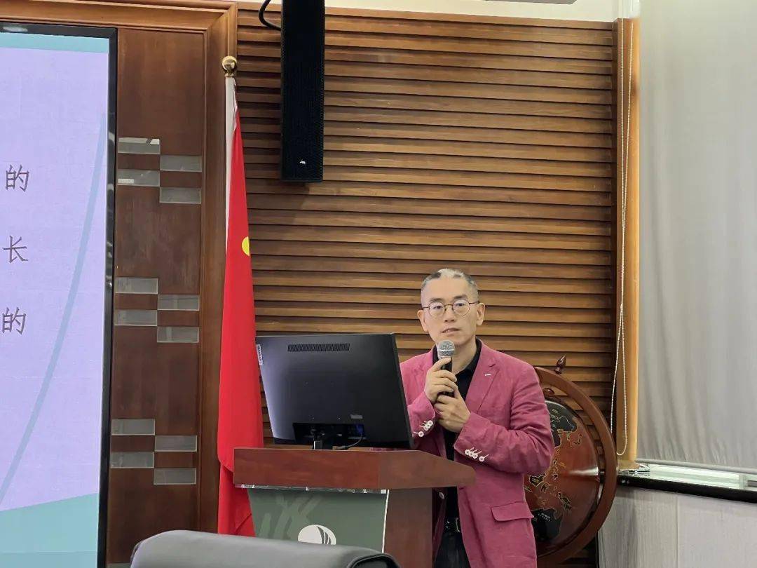 校长罗来金,深圳外国语学校(盐田校区)高中部校长谢志光出席签约仪式