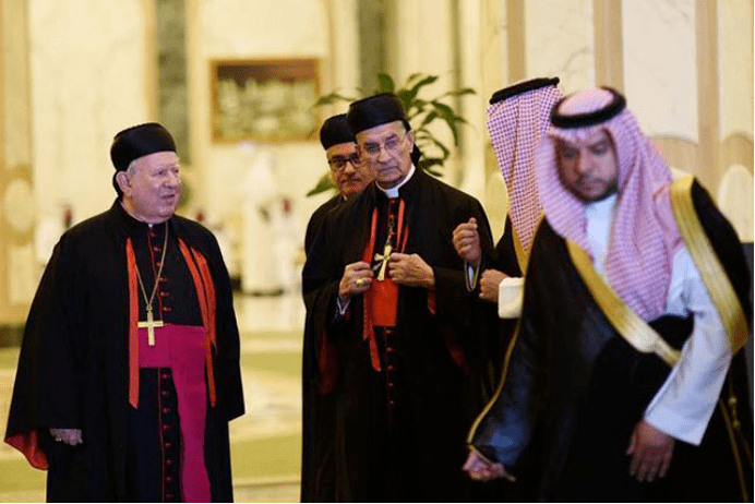 基督教徒和穆斯林共享了黎巴嫩政权由基督教(马龙派)担任总统和军队