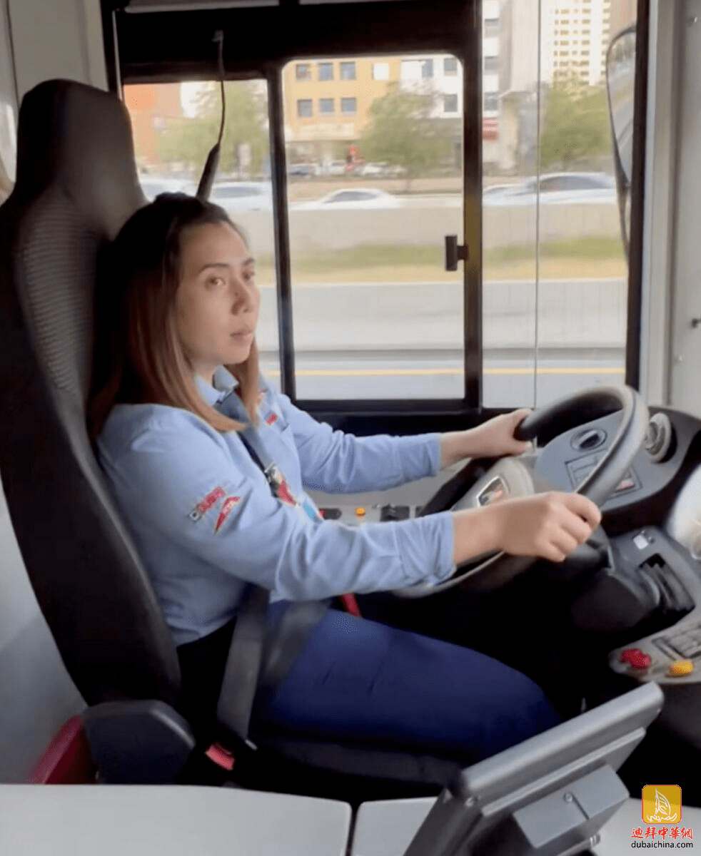 迪拜双层巴士第一个女司机三人组的故事_女性_弗朗西斯科_角色
